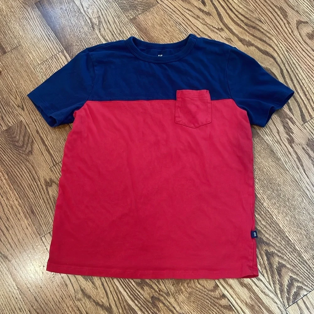 Boy’s Gap Kids T-Shirt. Size Medium 10-12. Excellent Condition.